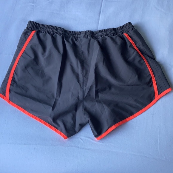 Adidas running shorts large - Picture 2 of 4